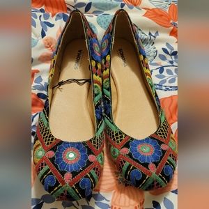 Embroidered ballerina flats